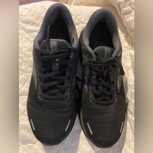 Size 9 - Brooks Ghost 14 black Women’s sneakers